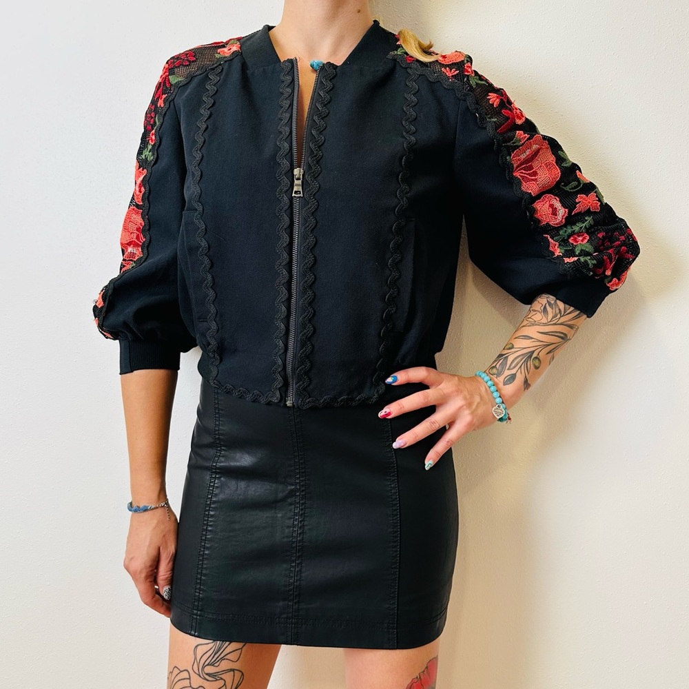 BCBG Maxazria jacket with mesh flower sleeves boho Floral - Picture 2 of 8